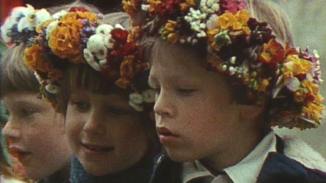 Les enfants de Cartigny fêtent le Feullu, 1978. [RTS 1978]