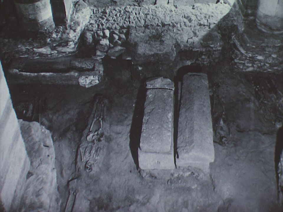 Les fouilles dans l'abbatiale de Payerne [RTS]