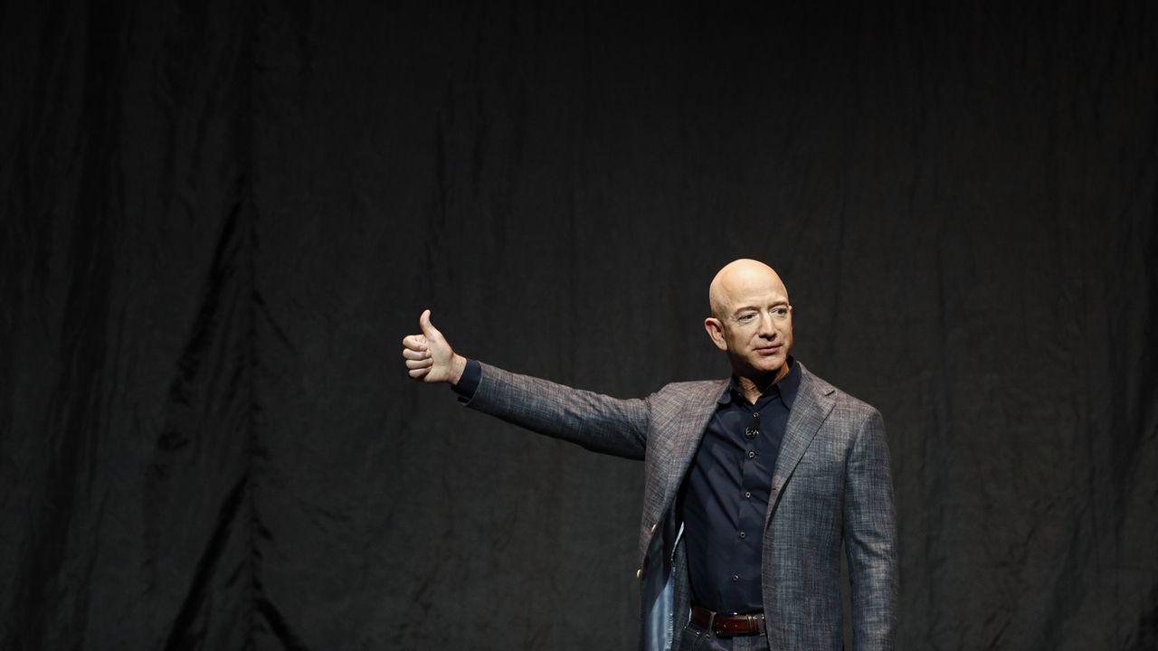 La fortune de Jeff Bezos, propriétaire d'Amazon, a augmenté 34,6 milliards en deux mois. [Patrick Semansky - AP Photo]