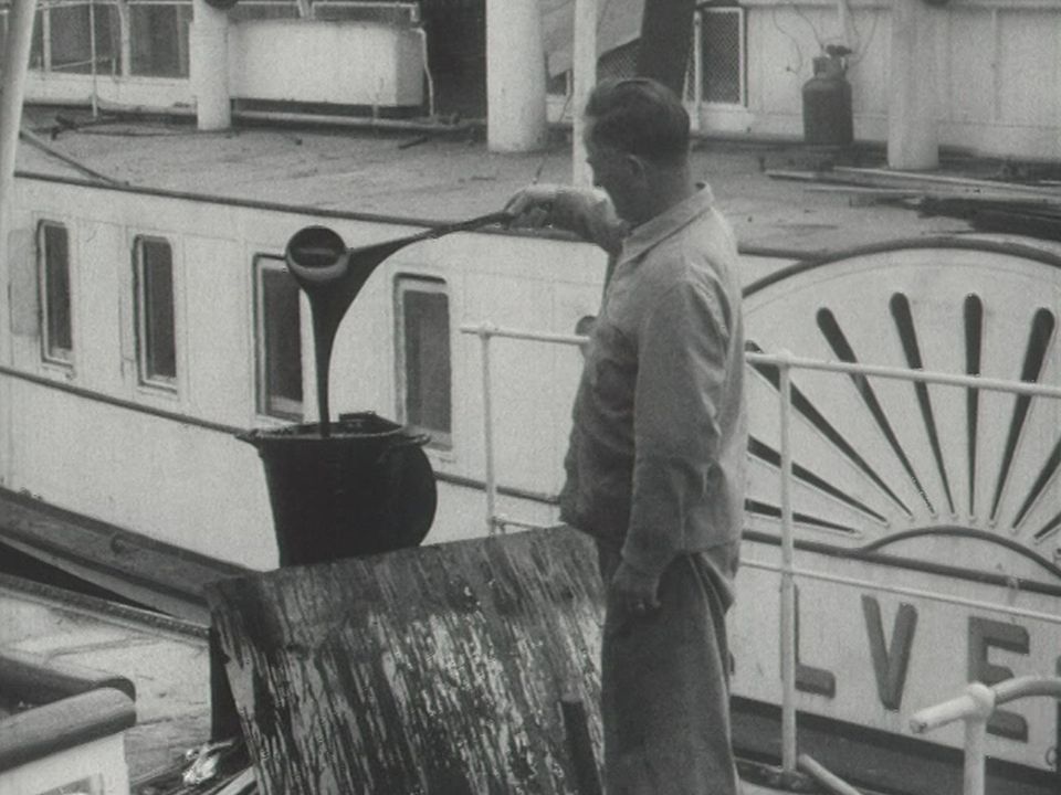 L'entretien des bateaux de la CGN en 1965. [RTS]