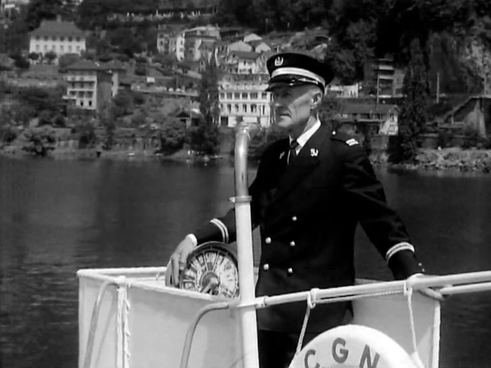 Le capitaine Imhof à bord d'un navire de la CGN en 1968. [RTS]
