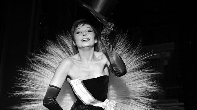 La danseuse française Zizi Jeanmaire, à l'Olympia à Paris en 1959. [Lipnitzki / Roger-Viollet - AFP]