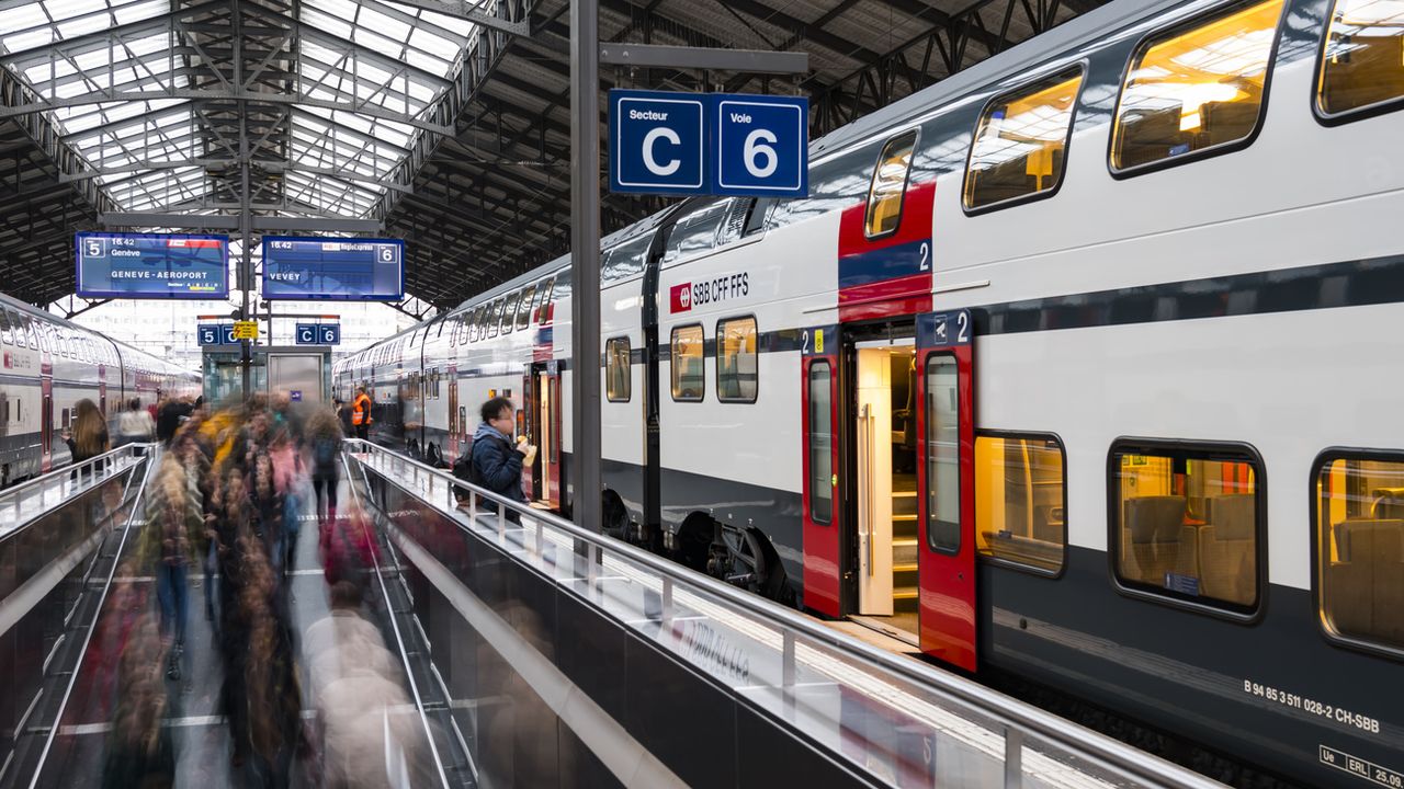 Une rame des CFF en gare de Lausanne. [Jean-Christophe Bott - Keystone]