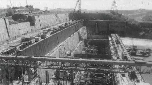 Le chantier du barrage d'Assouan en 1966. [RTS]