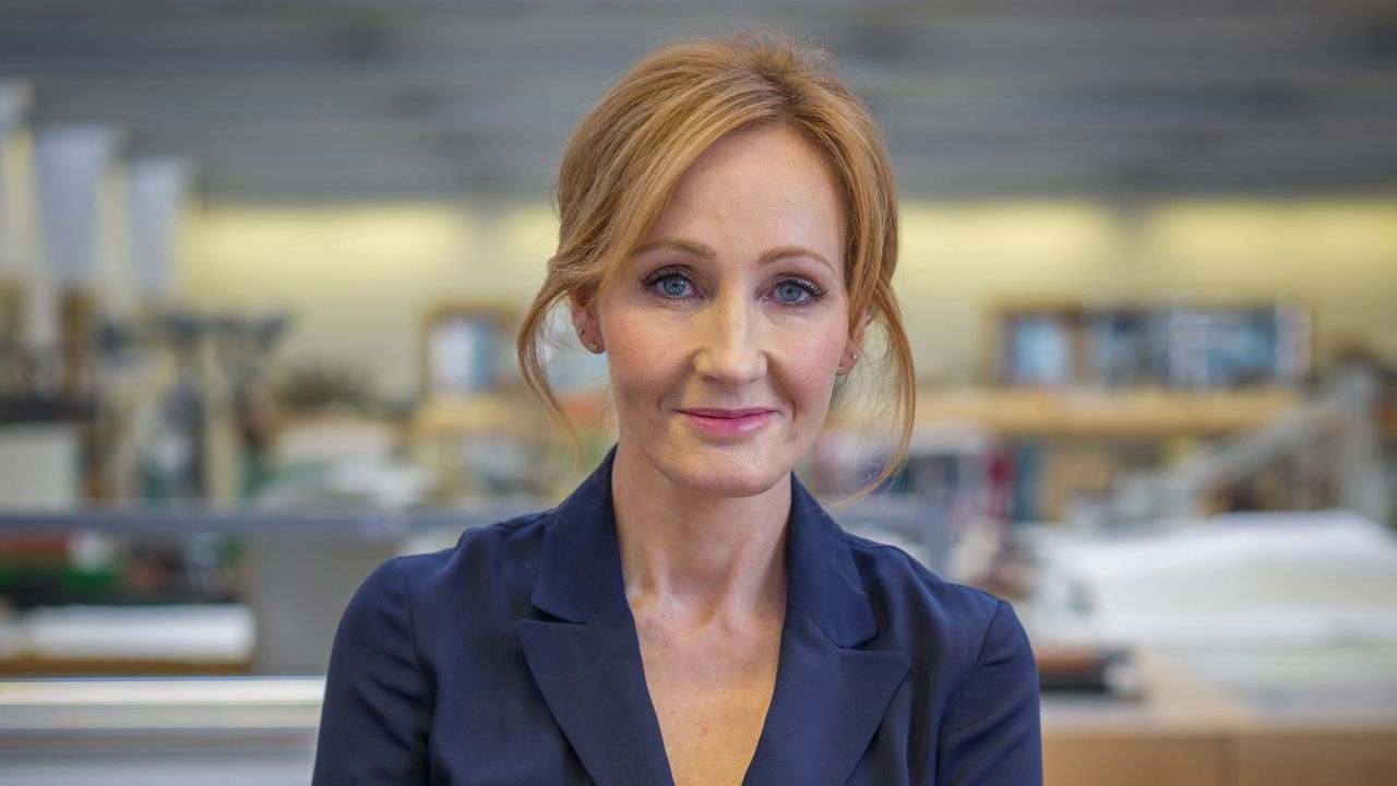 JK Rowling fait partie des signataires d'une lettre qui déplore le "conformisme idéologique" du moment. [RTS]