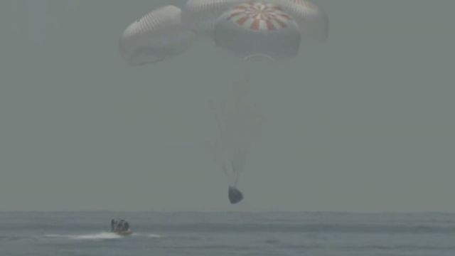 SpaceX a ramené sur Terre deux astronautes pour la première fois [NASA TV - AP]