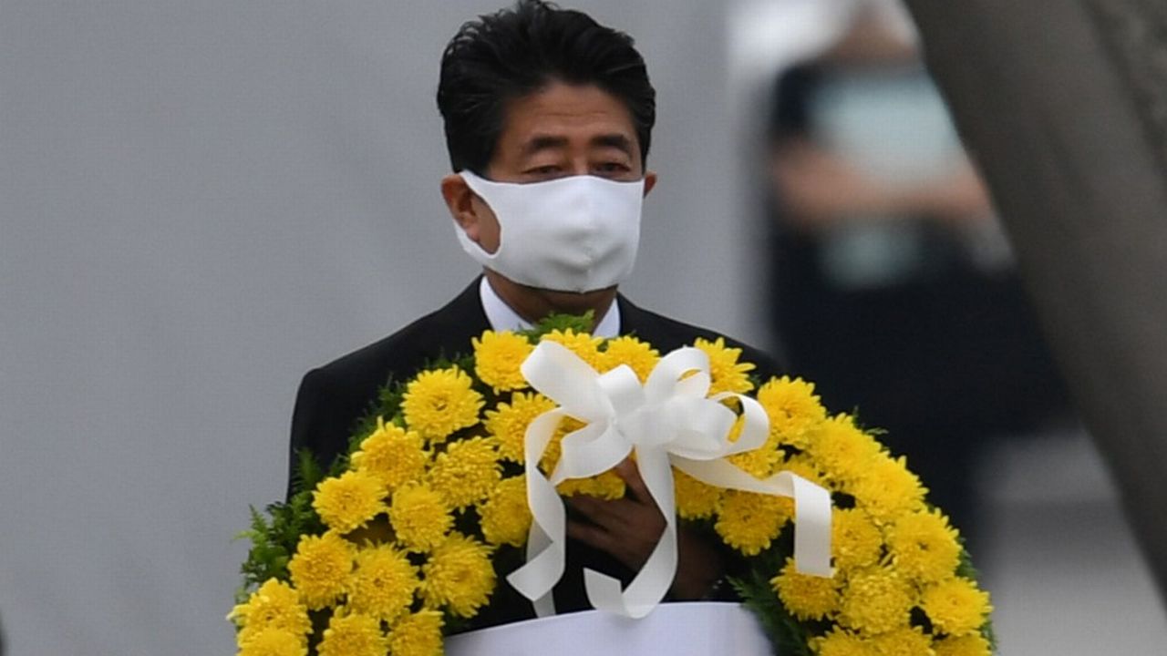 Le Premier ministre japonais Shinzo Abe lors de la principale cérémonie du souvenir à Hiroshima, le jeudi 6 août 2020. [Taketo Oishi - The Yomiuri Shimbun/AFP]