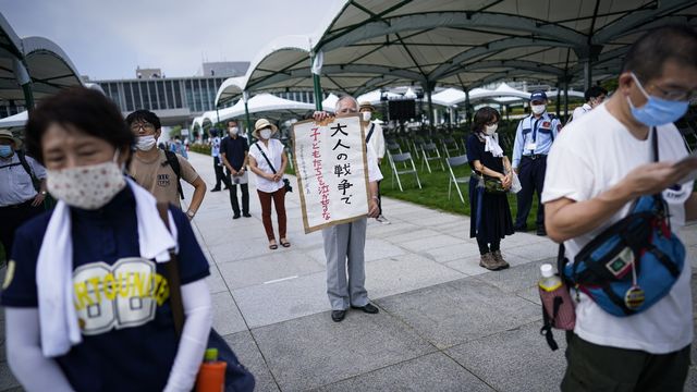 Les japonais commémorent le 75ème anniversaire du bombardement d'Hiroshima. [Dai Kurokawa - EPA/Keystone]