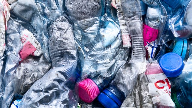 La production mondiale de plastique a atteint son pic et devrait diminuer à l'avenir, selon Carbon Tracker. [Christian beutler - Keystone]