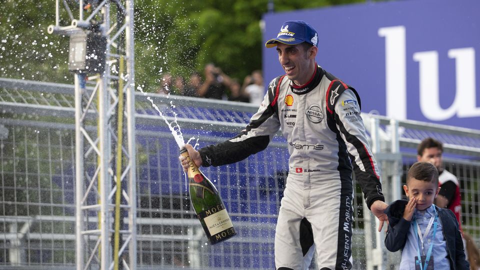 Sébastien Buemi espère rester un habitué des podiums et du champagne avec Nissan. [Peter Klaunzer - Keystone]