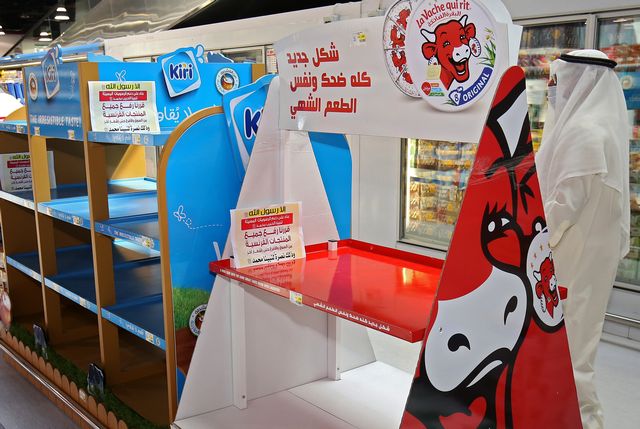 Des produits français retirés des rayons d'un supermarché au Koweït.  [Yasser al-Zayyat - AFP]