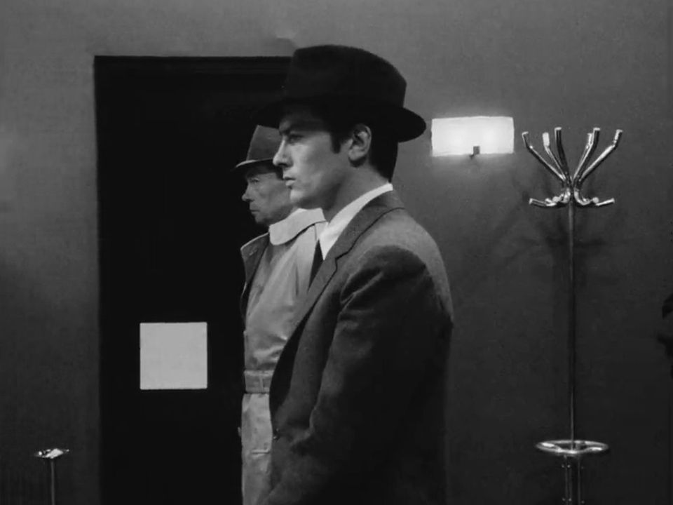 Alain Delon sur le tournage du Samouraï en 1967. [RTS]