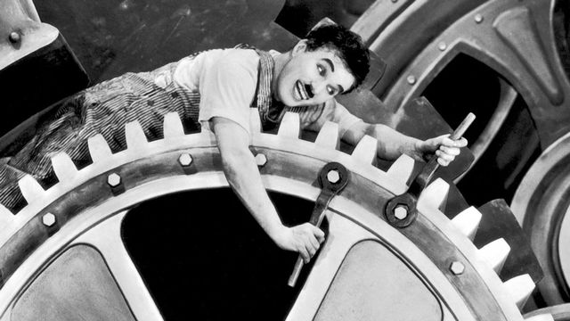 Charlie Chaplin dans "Les Temps modernes". [CHARLES CHAPLIN PRODUCTIONS / COLLECTION CHRISTOPHEL - AFP]