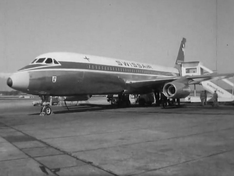 Un avion Swissair à Cointrin en 1961. [RTS]