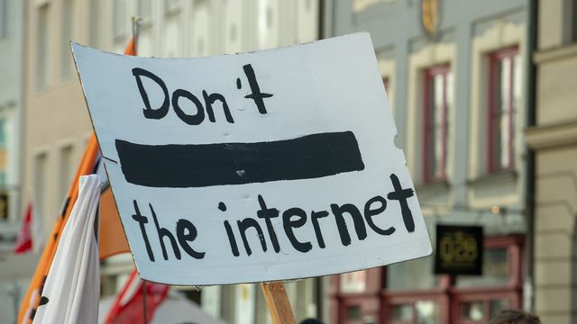 Manifestation contre la censure sur internet. [Alexander Pohl - NurPhoto / AFP]
