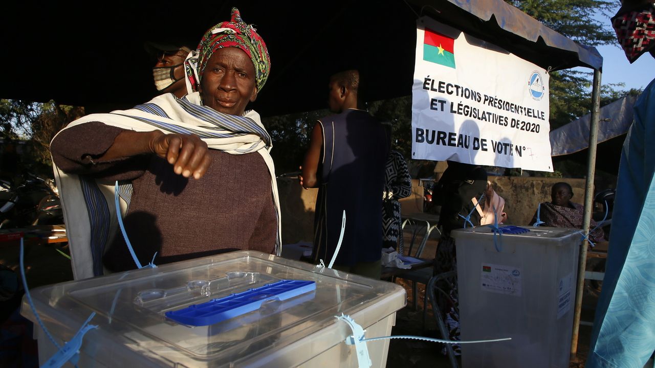 Près d'un cinquième de la population du Burkina Faso ne pourra pas voter faute d'une présence suffisante de l'Etat dans certaines zones du Nord et de l'Est en proie à des attaques jihadistes. [Legnan Koula - Keystone]