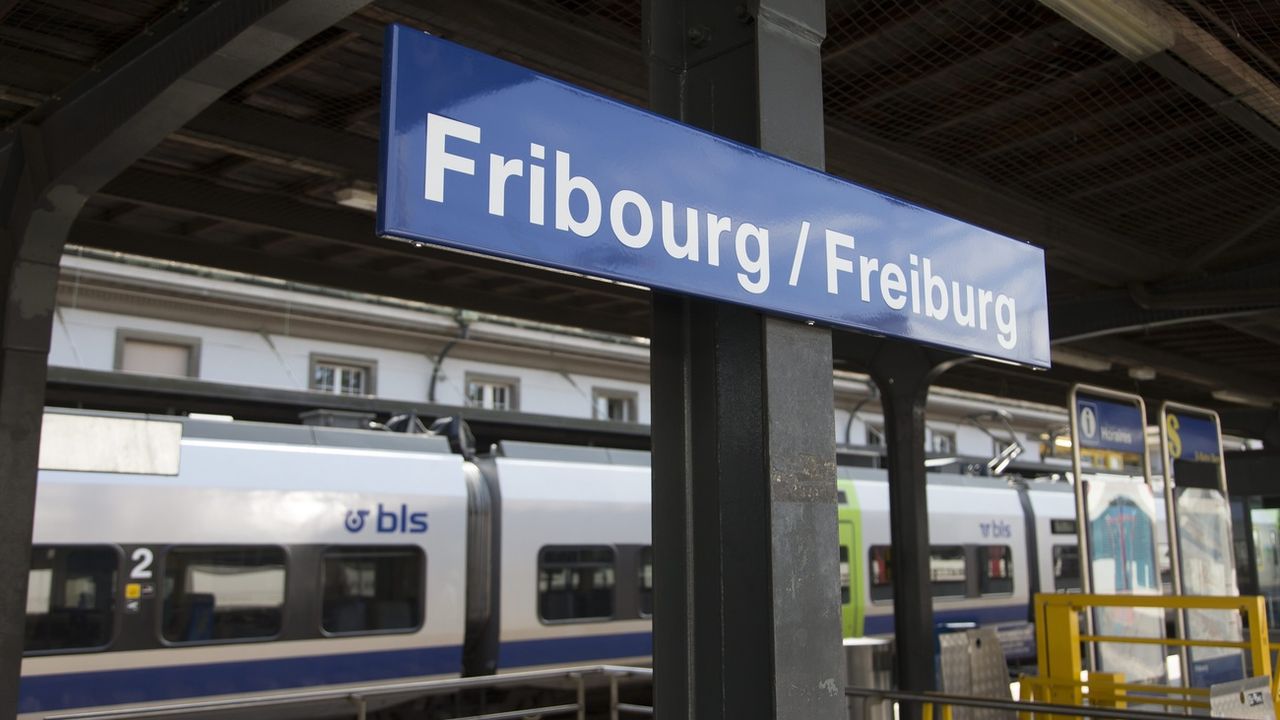 La Confédération va accorder 110 millions de francs aux CFF pour l'aménagement de la gare de Fribourg.  [Peter Klaunzer - Keystone]