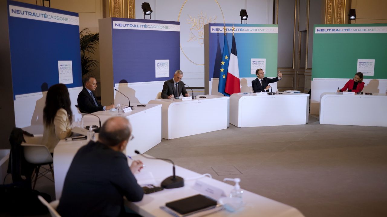 La délégation française pour le sommet virtuel sur le climat. [Yoan Valat - EPA]