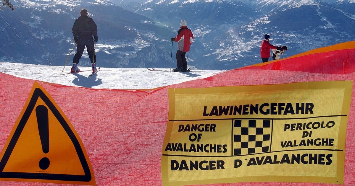 Dix personnes prises sous des avalanches en un seul jour en Valais