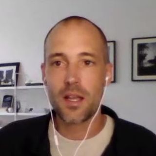 Jon Schmidt, psychologue et co-auteur d'un ouvrage sur la famille (vidéo) [RTS]