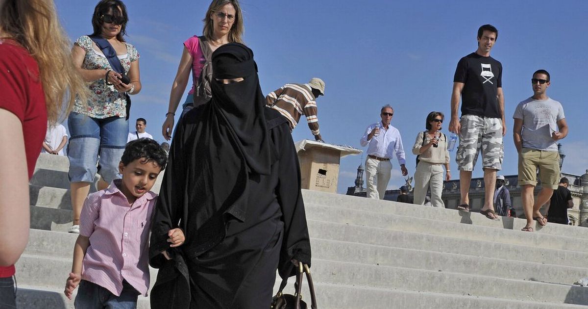 Le Port Du Niqab En France Une Démarche Très Moderne Rtsch Monde