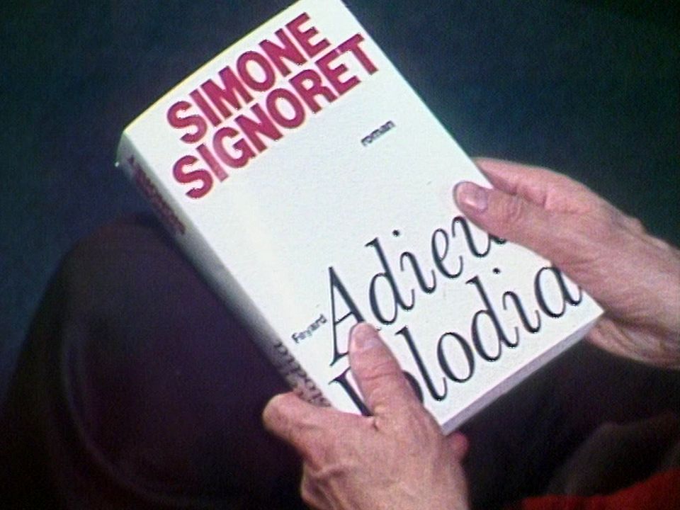 Simone Signoret publie son 3ème roman chez Fayard [RTS]