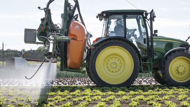 Le canton de Neuchâtel veut limiter l'utilisation des pesticides. [Christian Beutler - KEYSTONE]