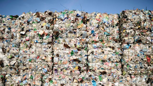 Aujourd'hui, il est encore difficile de savoir où terminent les déchets en plastique. [Clemens Bilan - EPA/Keystone]