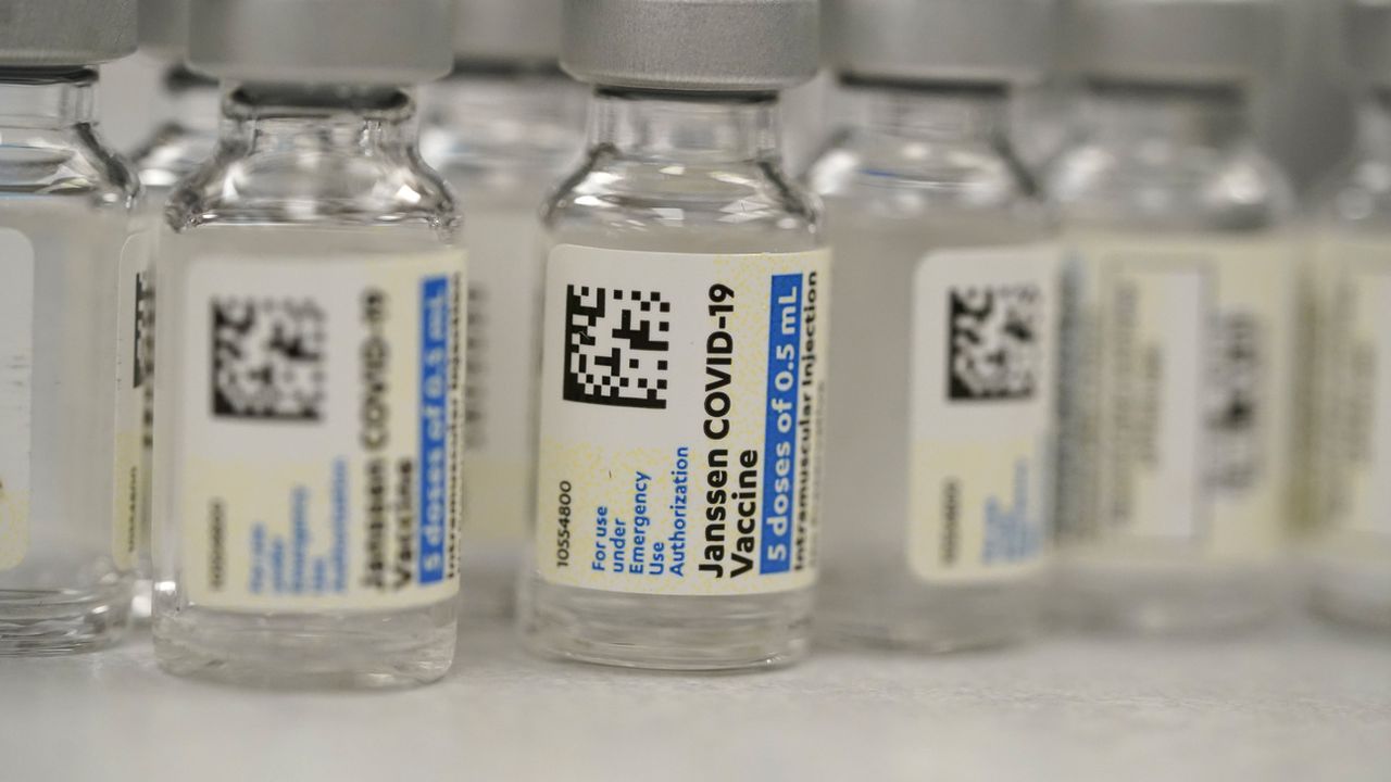 Les autorités sanitaires américaines veulent suspendre l'utilisation du vaccin de Johnson & Johnson. [David Zalubowski - AP]
