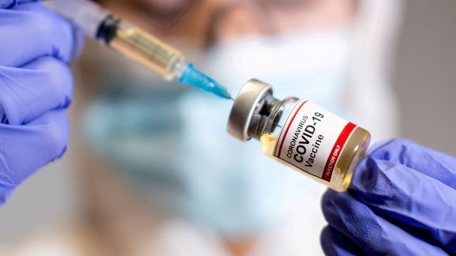Les signataires estiment que n'importe quel pays doit pouvoir produire les vaccins sans se soucier des brevets. [Dado Ruvic - Reuters]