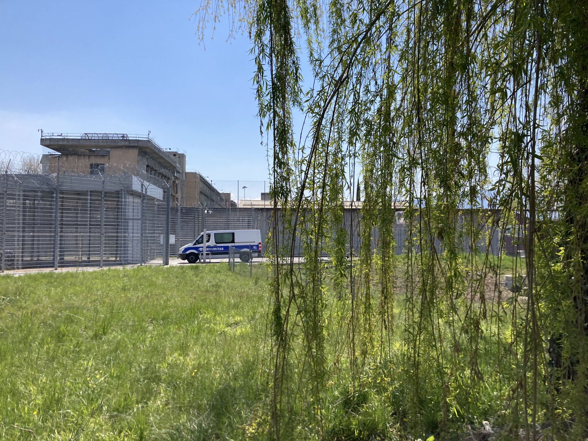 À la prison de La Brenaz (GE), Edio Soares, directeur du secteur social exécution des peines et mesures, et sa collègue Diane Lapraz oeuvrent auprès des détenu.e.s pour "réveiller une empathie endormie" (2021).