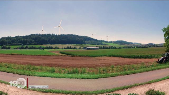 Dans le canton de Fribourg, l'installation de plusieurs parcs éoliens suscite des tensions. Les électeurs auront le dernier mot [RTS]