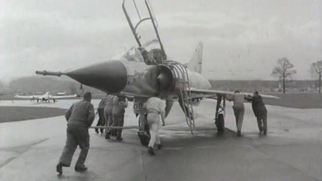 Présentation de l'avion Mirage III en 1964. [RTS]