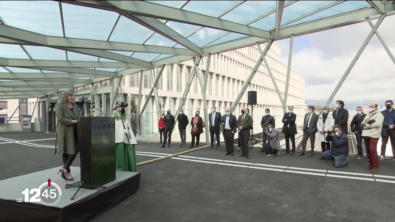 VD: l'inauguration de la nouvelle passerelle piétonne de la gare de Renens marque la fin de 4 ans de chantier de transformation [RTS]