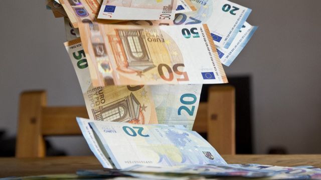 Un revenu de base de 1200 euros testé en Allemagne. [Thibaut Durand - Hans Lucas via AFP]