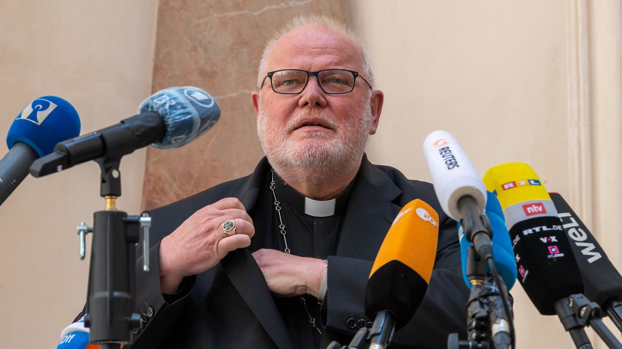 Le cardinal allemand Reinhard Marx démissionne en dénonçant "la catastrophe des abus sexuels". [Peter Kneffel - Keystone]