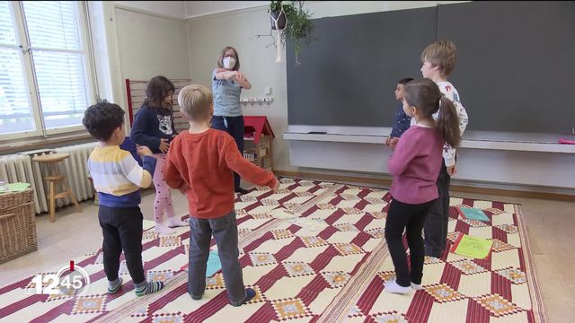 Bienne: des ateliers de suisse allemand pour les enfants dès 4 ans. [RTS]