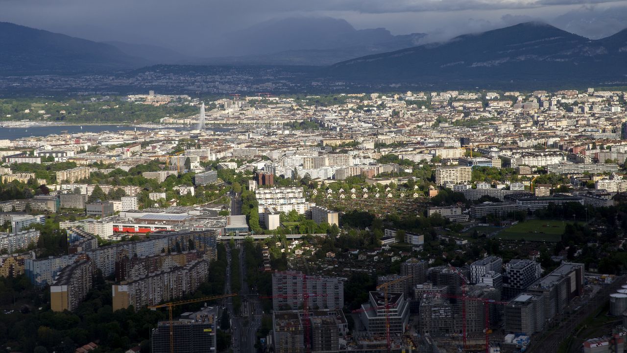 Une vue aérienne Genève et sa région, le 19 mai 2021. [Salvatore Di Nolfi - Keystone]