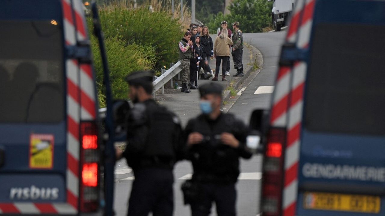 Plus de 400 gendarmes tentaient samedi de disperser une rave party dans l'ouest de la France. Redon, le 19 juin 2021. [Loic Venance - AFP]