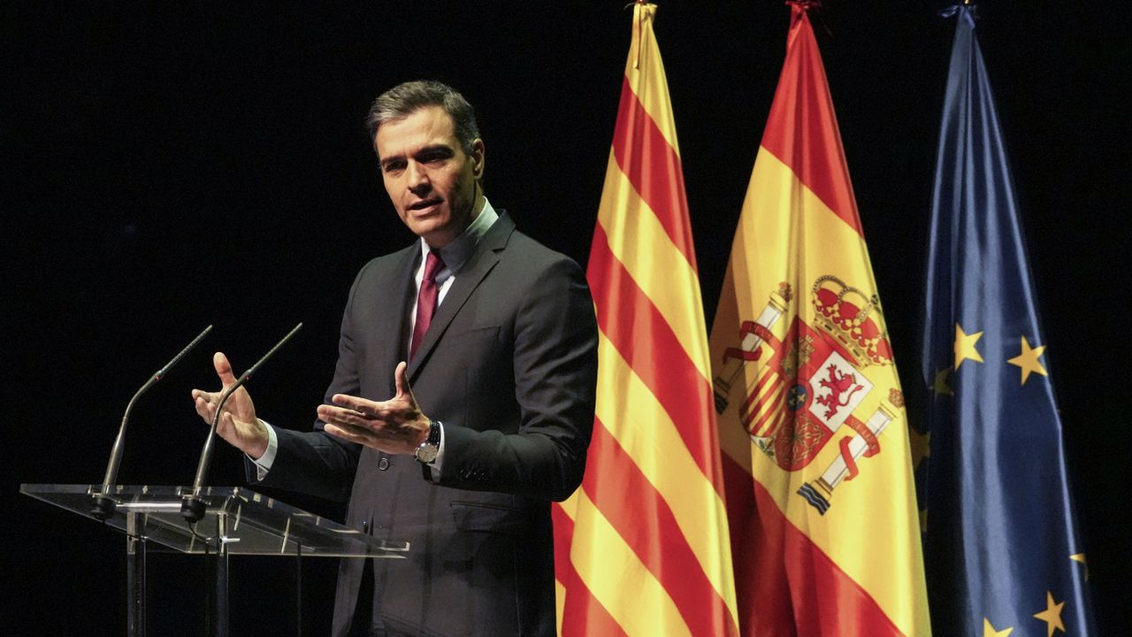 Le Premier ministre espagnol Pedro Sanchez a annoncé lundi à Barcelone que son gouvernement allait donner mardi son feu vert à la grâce controversée de neuf indépendantistes catalans. [Emilio Morenatti - Keystone]