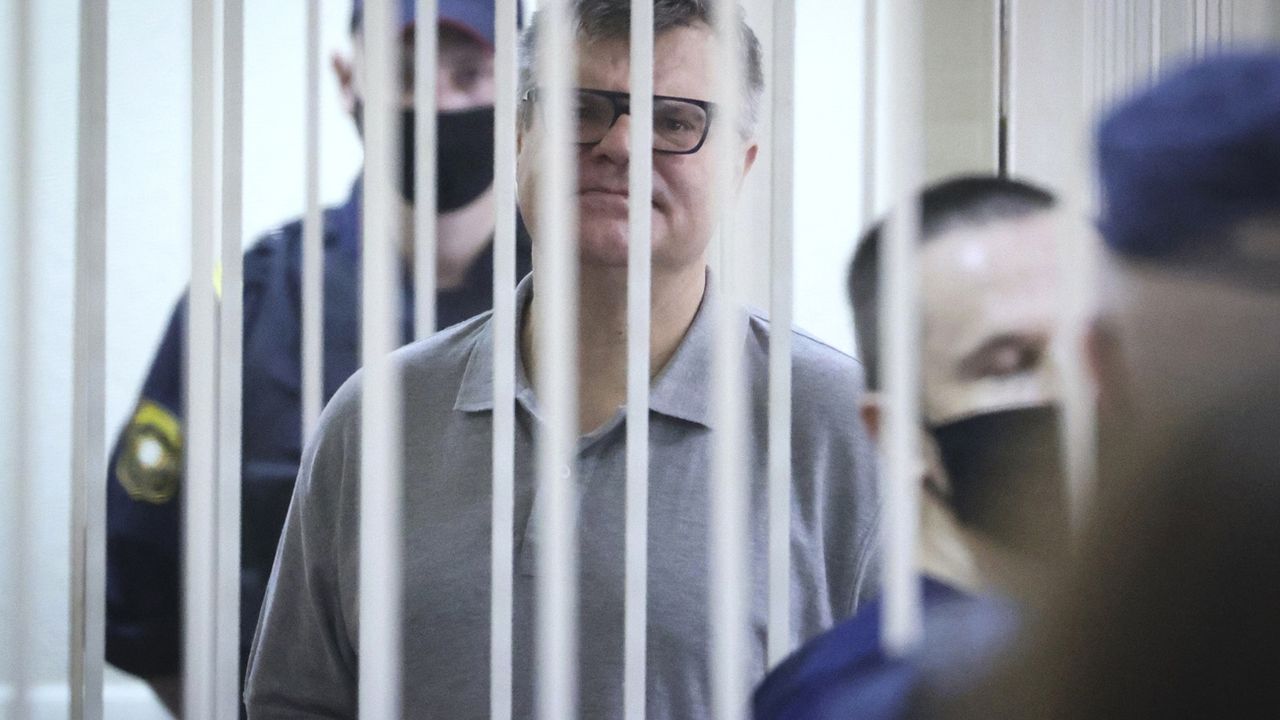 L'opposant biélorusse Viktor Babaryko condamné à 14 ans de prison [Ramil Nasibulin - AP]