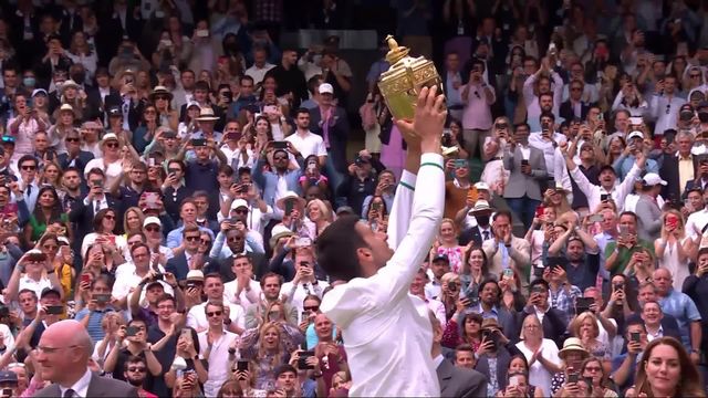 Finale, N. Djokovic (SRB) - M. Berrettini (ITA) (6-7, 6-4, 6-4, 6-3): la remise du trophée [RTS]