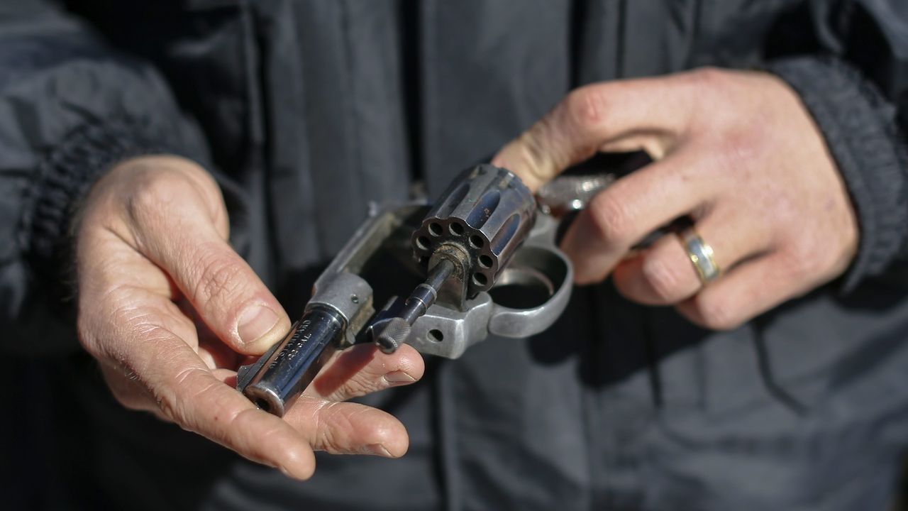 La justice lève l'interdit de vendre des armes de poing aux jeunes  Américains -  - Monde