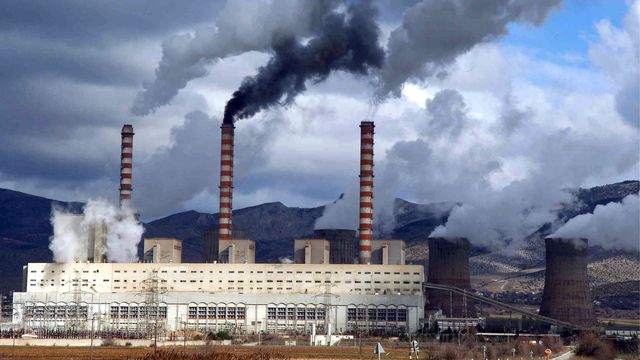 L'AIE dénonce la dépendance toujours trop forte au charbon dans certains pays (ici à Kozani en Grèce). [Christos Bletsos - EPA/Keystone]