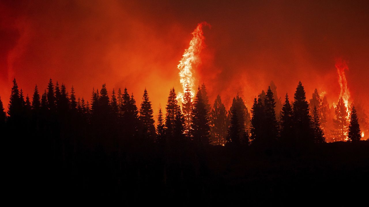 Les incendies font rage en Californie. [Noah Berger - Keystone/AP]