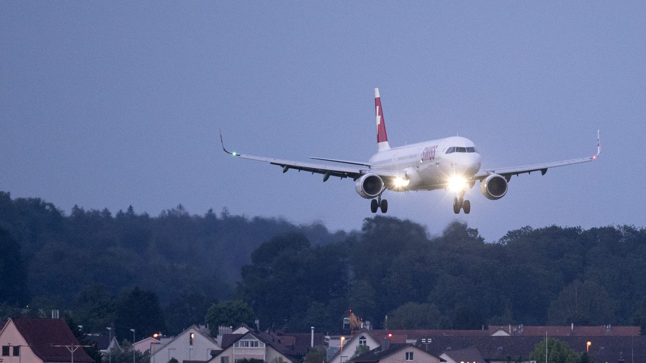 Un avion de Swiss à l'aéroport de Kloten (image d'illustration). [Gaetan Bally - Keystone]