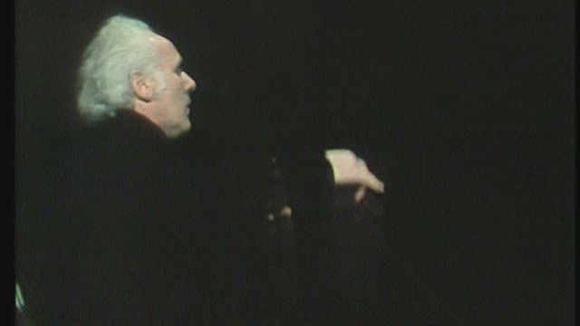 Michel Corboz en travail avec l'Ensemble Vocal de Lausanne en 1982 [RTS]