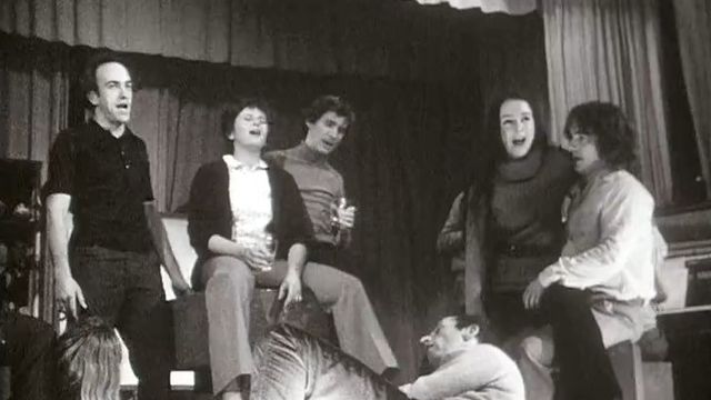 La troupe du TPR en 1971. On y reconnaît Yvette Théraulaz et Roger Jendly [RTS]