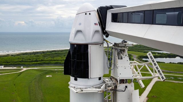 Baptisée Inspiration4, la mission emmenée par la fusée de SpaceX doit décoller le 15 septembre 2021 avec 4 passagers et sans astronaute professionel. [SPACEX/EYEPRESS - AFP]