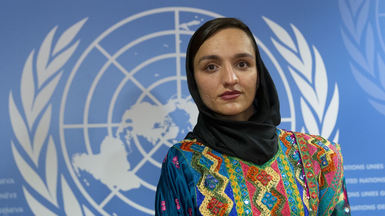 L'ex-maire Zarifa Ghafari témoigne de la situation humanitaire catastrophique en Afghanistan. [Salvatore Di Nolfi - Keystone]